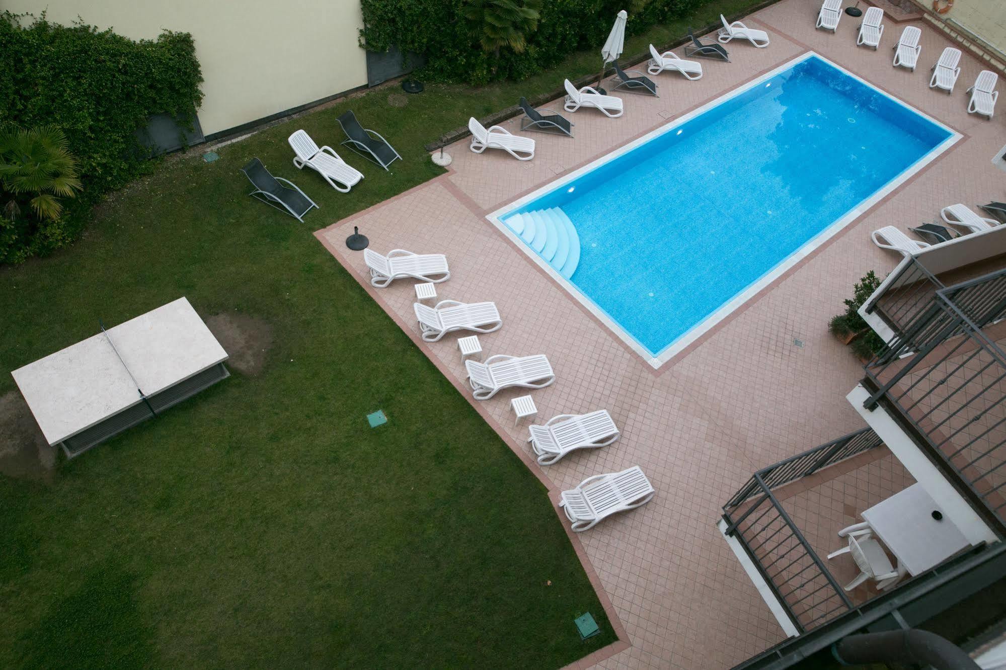 Ferretti Residence Garda Palace เปสเคียรา เดล การ์ดา ภายนอก รูปภาพ